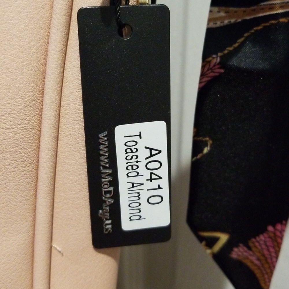 MoDA of NY Fun Buckle Square Xbody - Picture 5 of 9